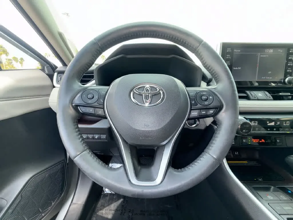 2019 Toyota RAV4 Limited photo 15
