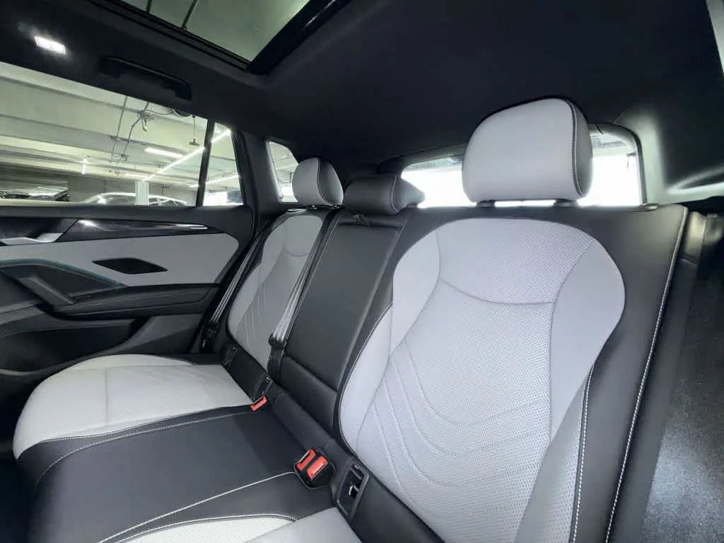 2026 Volkswagen Tiguan SE R-Line Black photo 22