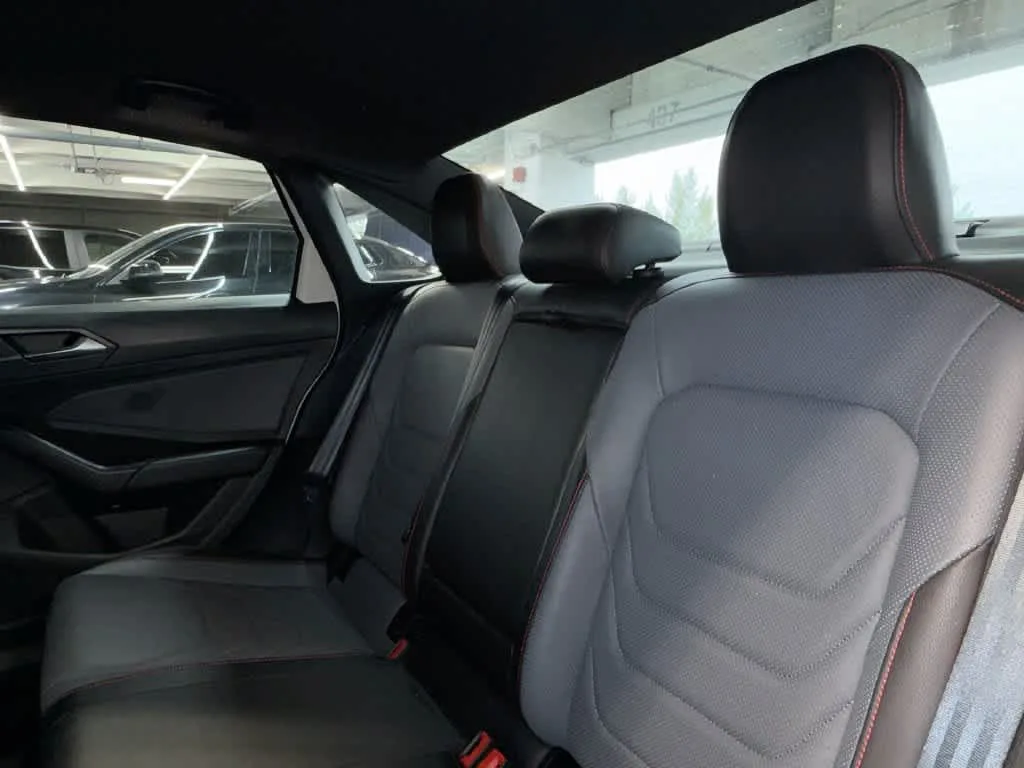 2025 Volkswagen Jetta GLI Autobahn photo 22