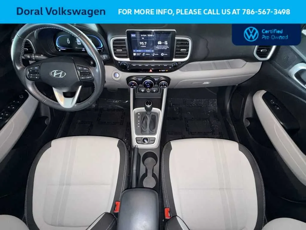 2024 Hyundai Venue SEL photo 24