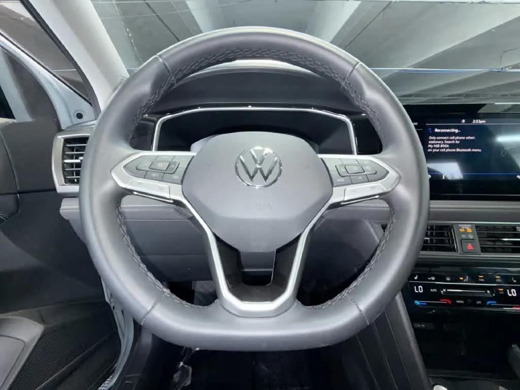 2026 Volkswagen Taos SE Black photo 15
