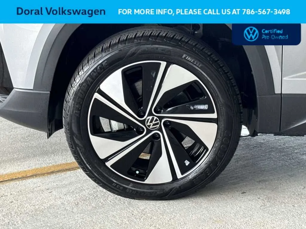 2024 Volkswagen Taos SE photo 11