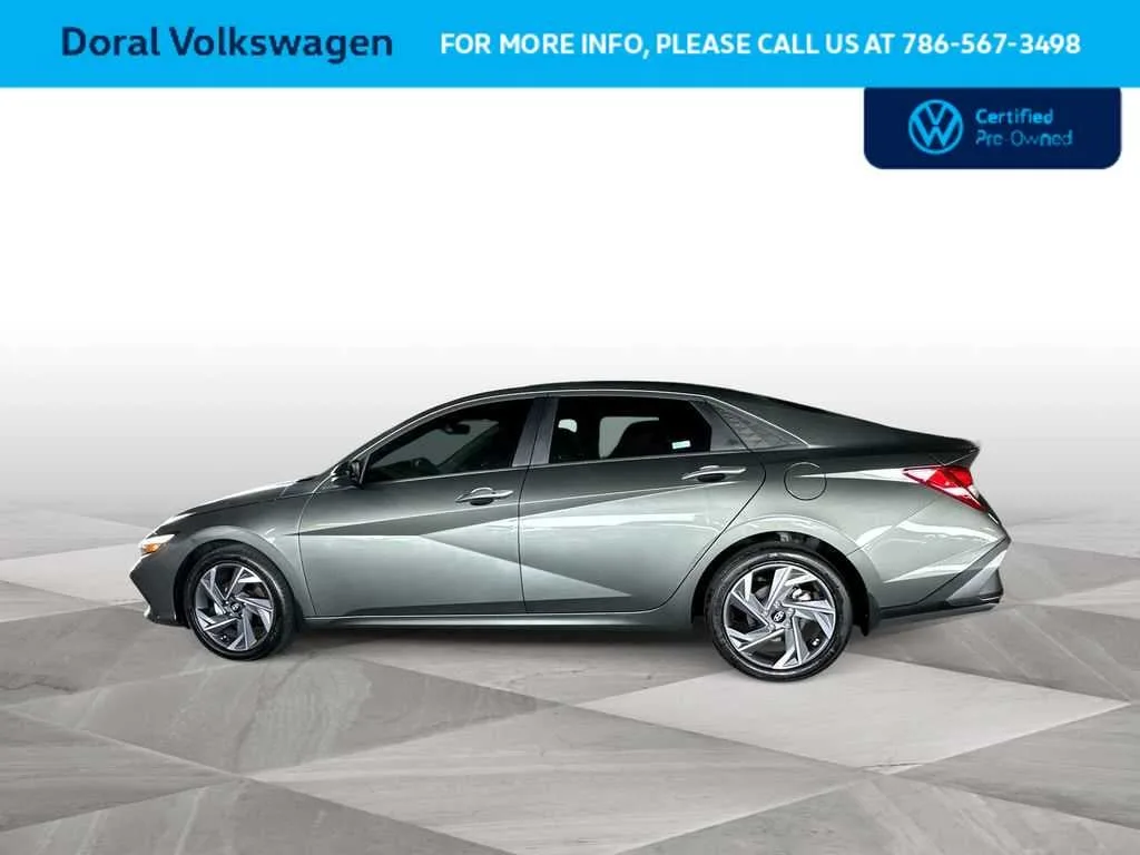 2025 Hyundai Elantra SEL Sport photo 5