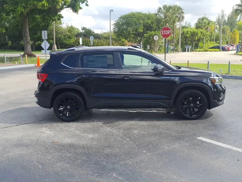 2024 Volkswagen Taos SE photo 12