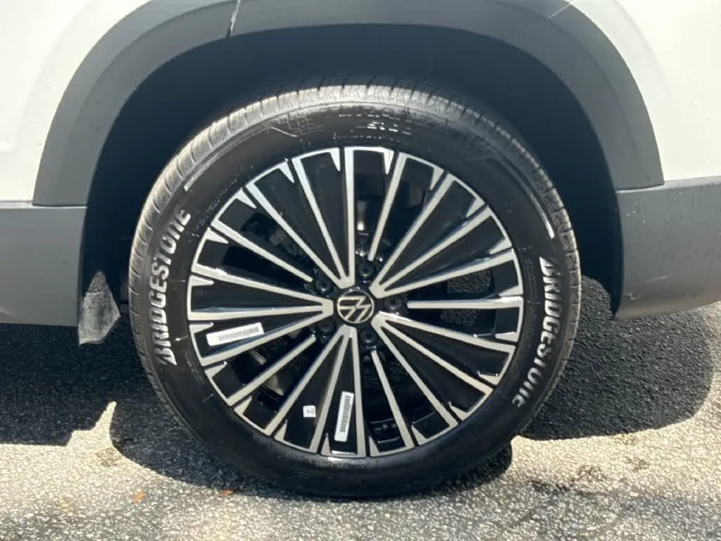 2026 Volkswagen Taos SE photo 11