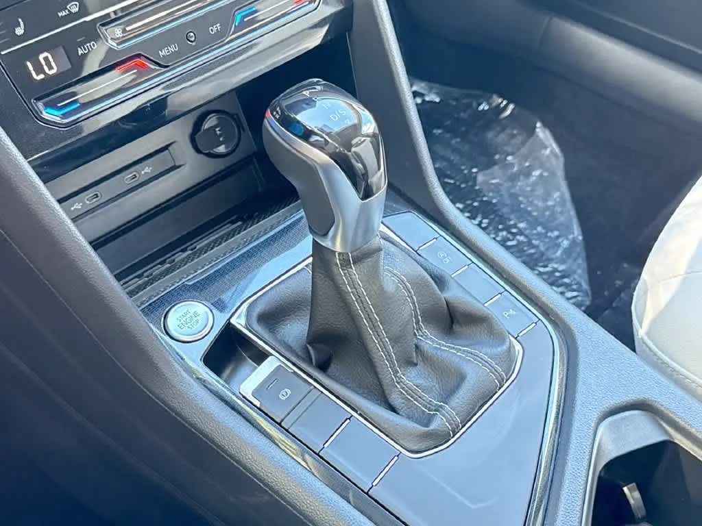 2026 Volkswagen Taos SE photo 20