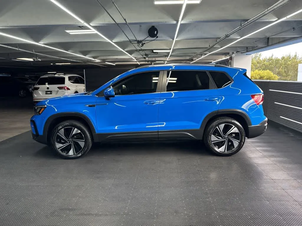 2024 Volkswagen Taos SE photo 5