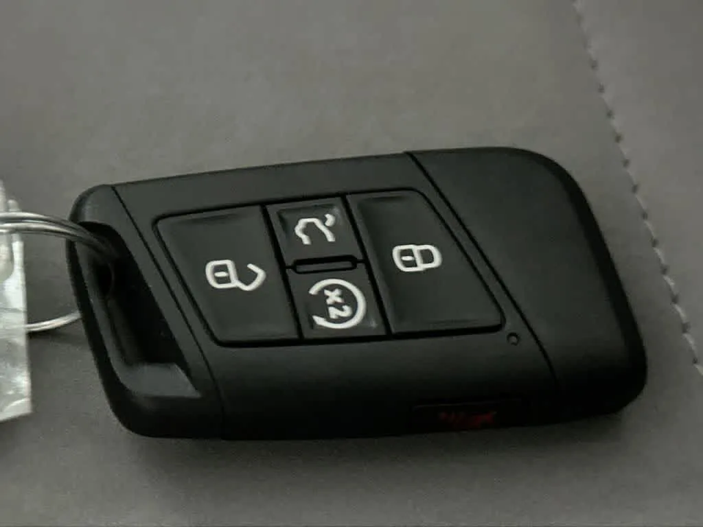 2024 Volkswagen Taos SE photo 28