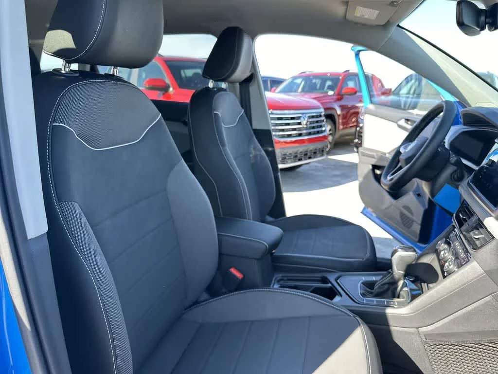 2024 Volkswagen Taos SE photo 35