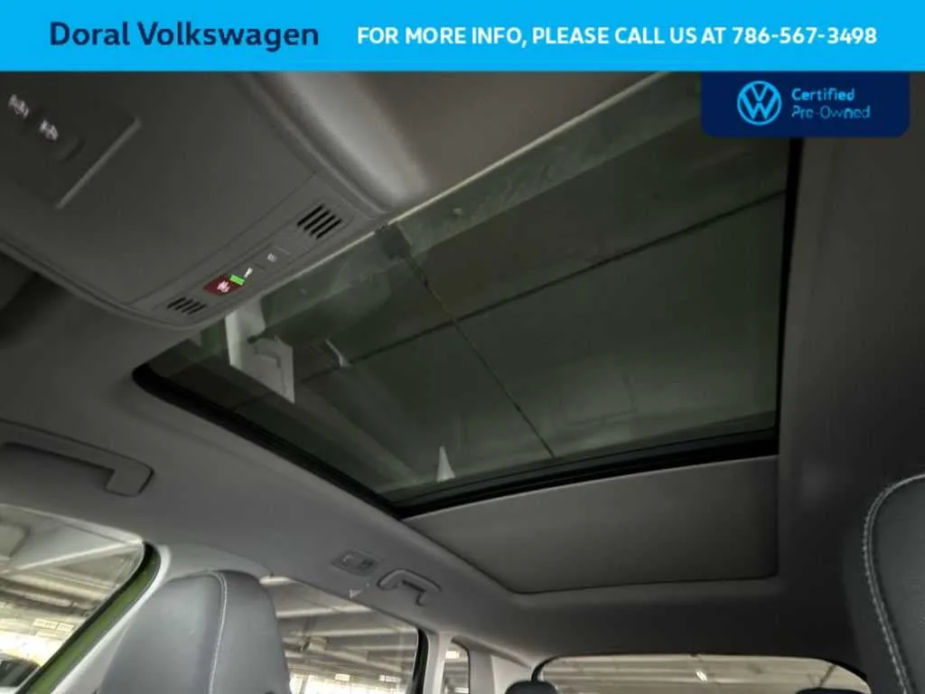 2025 Volkswagen Taos SE Black photo 17