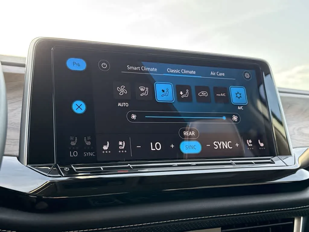 2024 Volkswagen Atlas 2.0T SE w/Technology photo 20