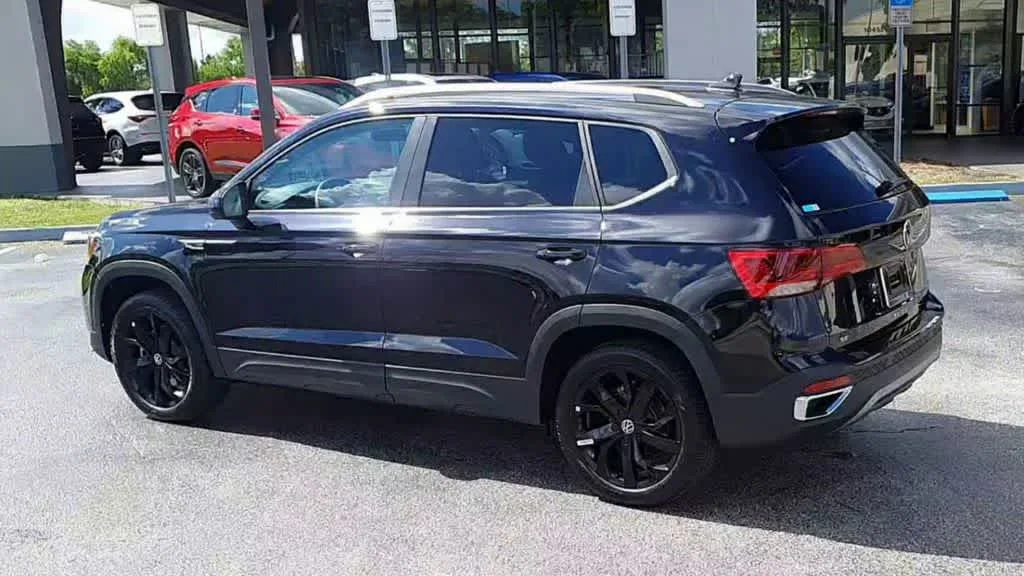 2024 Volkswagen Taos SE photo 6
