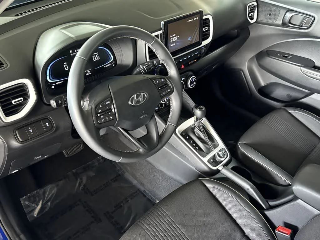 2024 Hyundai Venue Limited photo 13