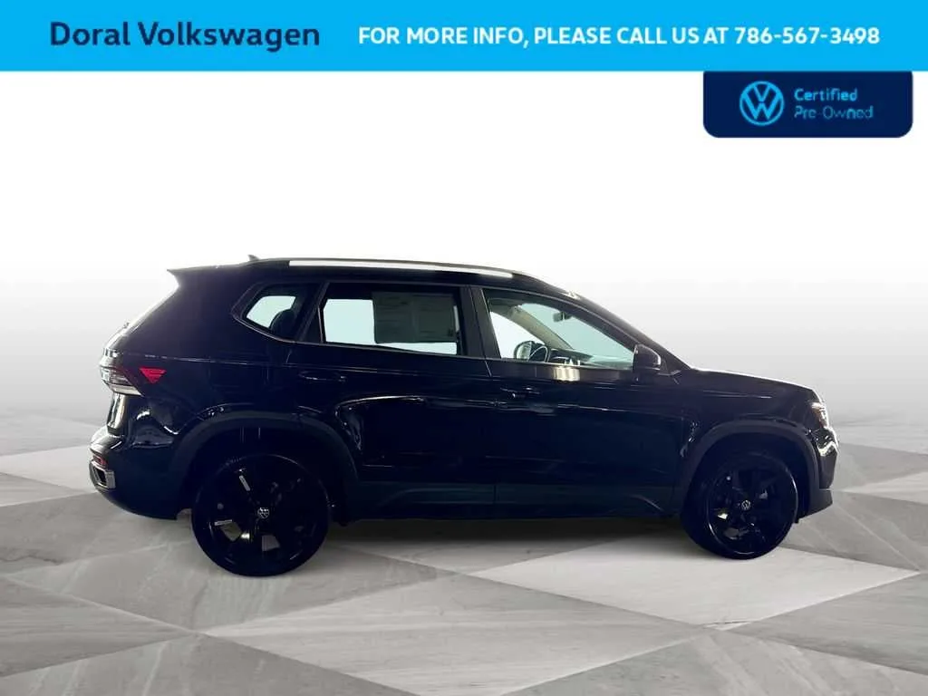 2025 Volkswagen Taos SE photo 9