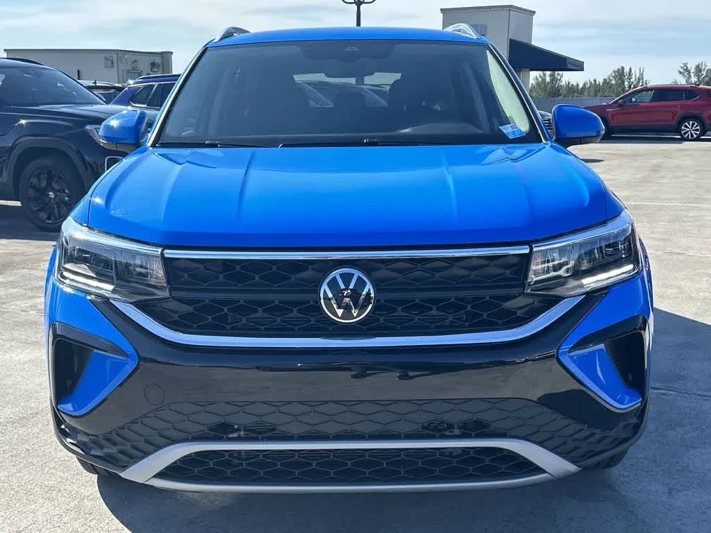 2024 Volkswagen Taos SE photo 16