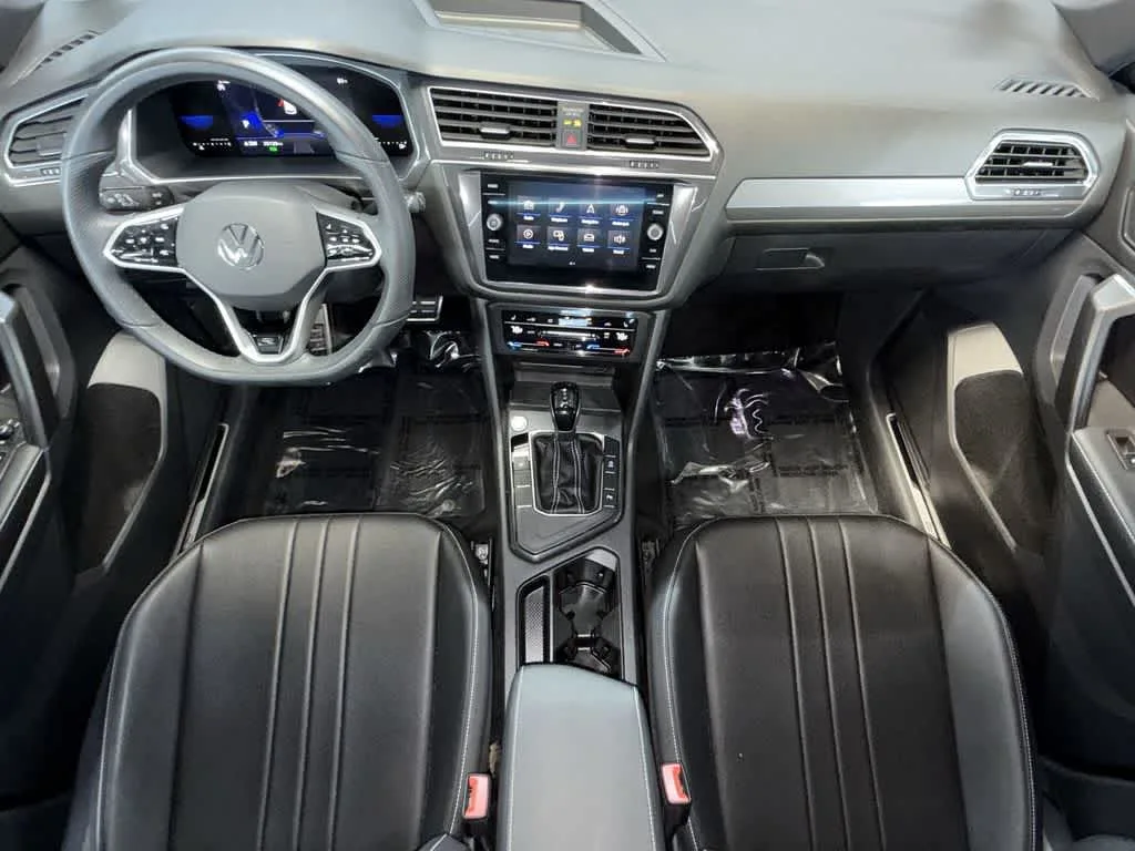 2023 Volkswagen Tiguan SE R-Line Black photo 24