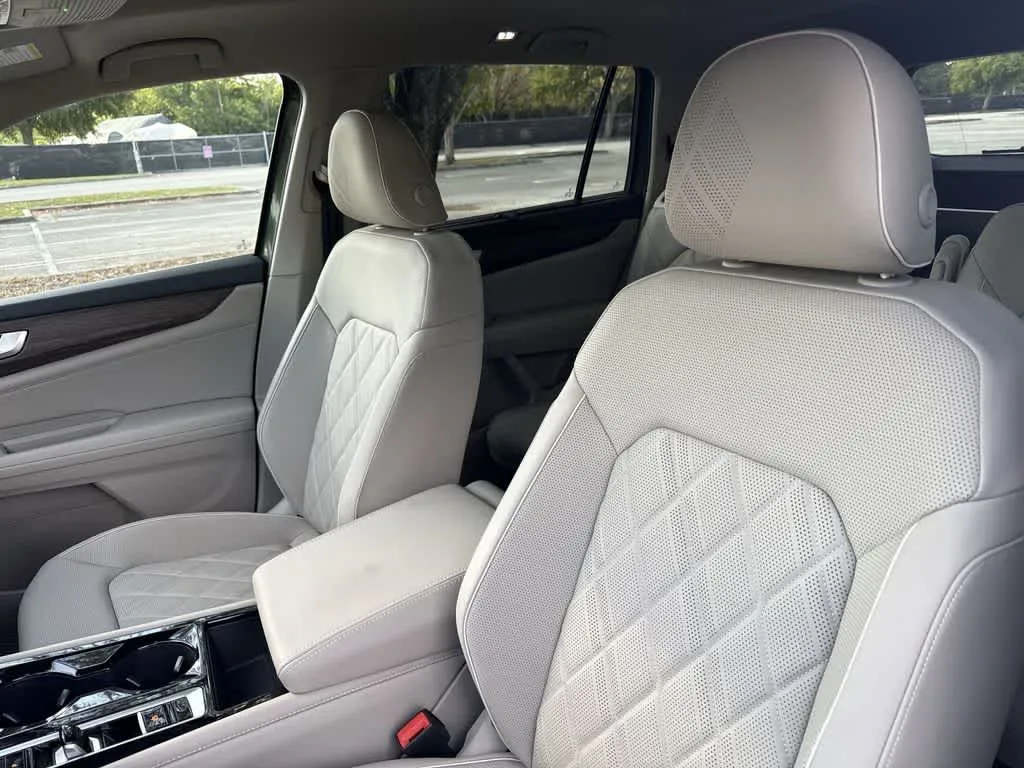 2025 Volkswagen Atlas 2.0T SEL Premium R-Line photo 14