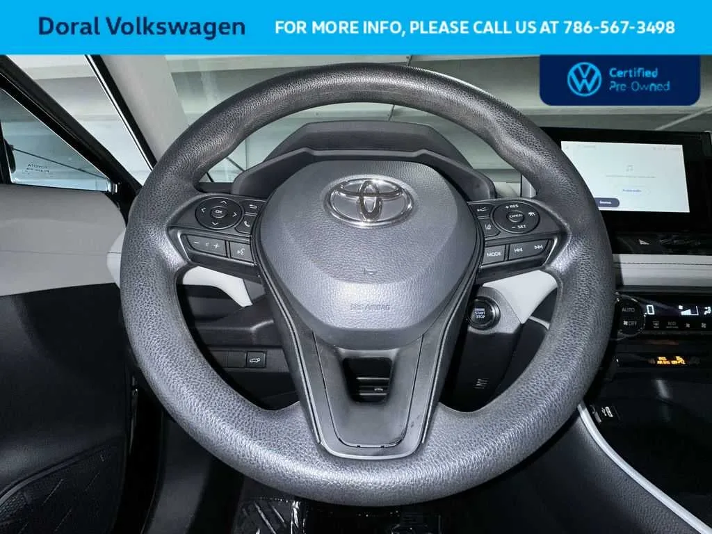 2025 Toyota RAV4 XLE photo 15
