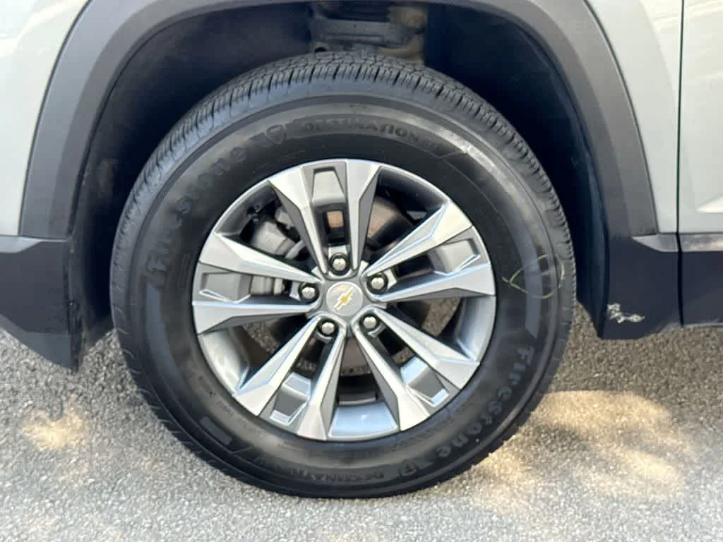 2025 Chevrolet Equinox FWD LT photo 11
