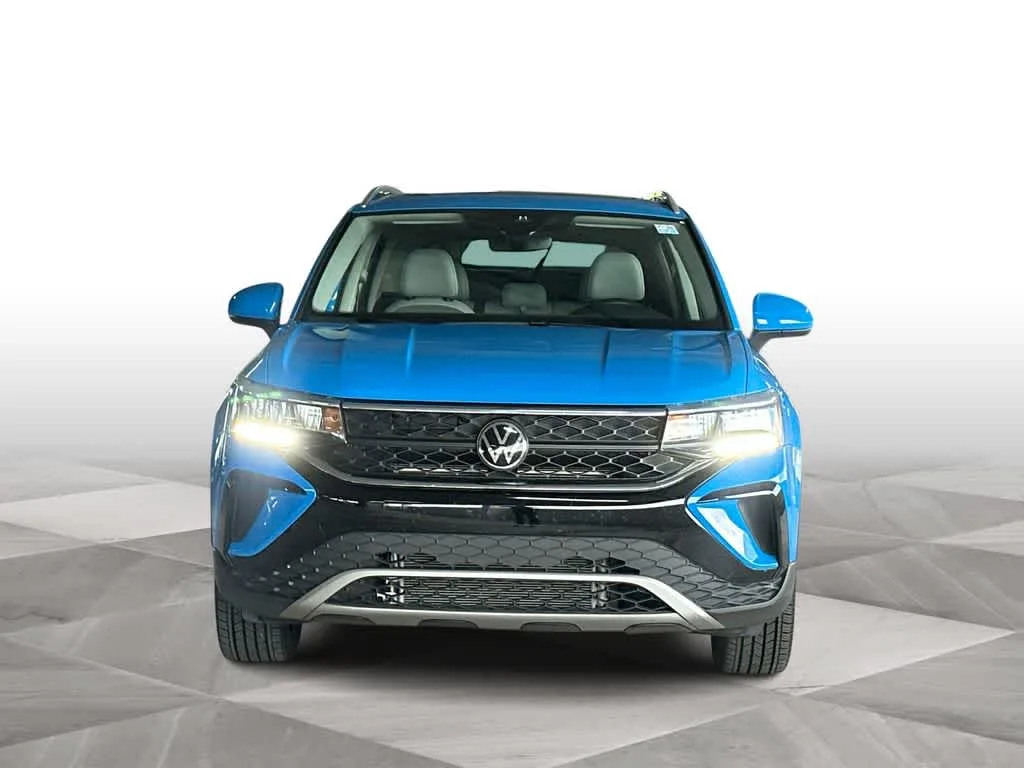 2024 Volkswagen Taos SE photo 3