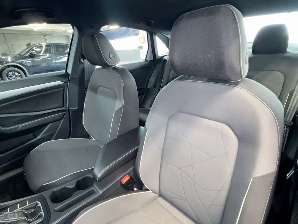 2026 Volkswagen Jetta Sport photo 14