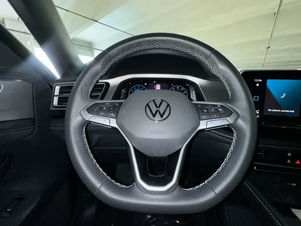 2024 Volkswagen Atlas Cross Sport 2.0T SE w/Technology photo 15
