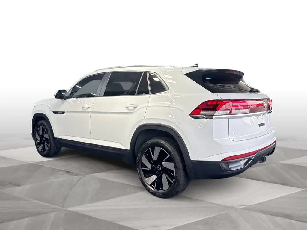 2024 Volkswagen Atlas Cross Sport 2.0T SE w/Technology photo 6