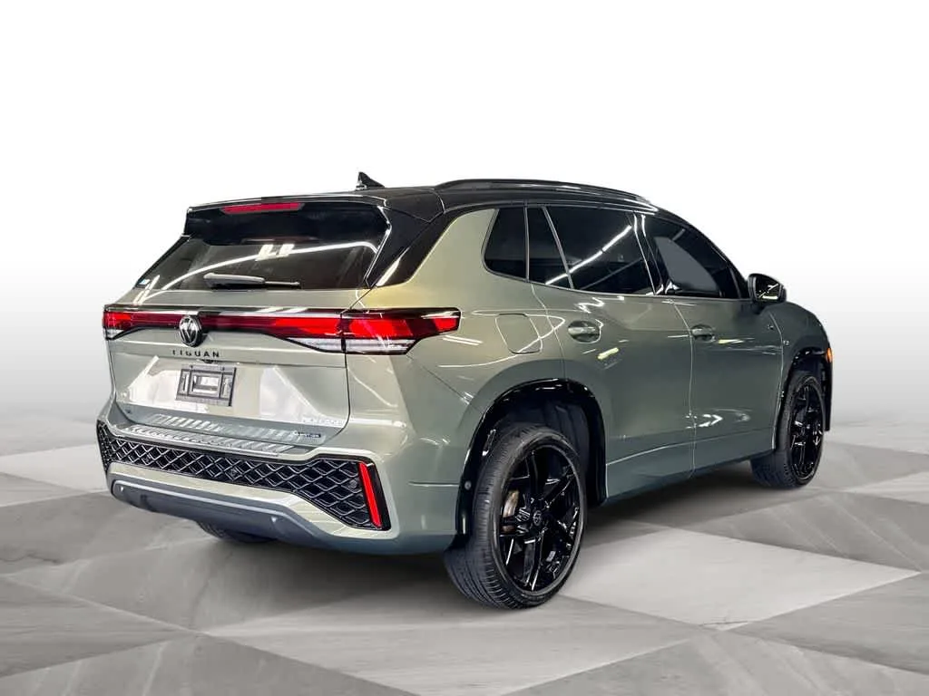 2026 Volkswagen Tiguan SE R-Line Black photo 8