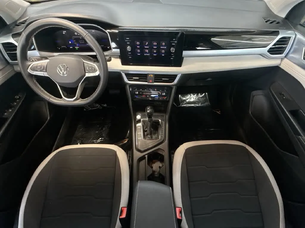 2026 Volkswagen Taos SE photo 24