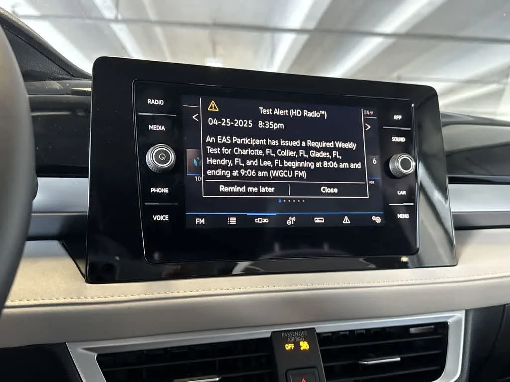 2025 Volkswagen Taos SE photo 18