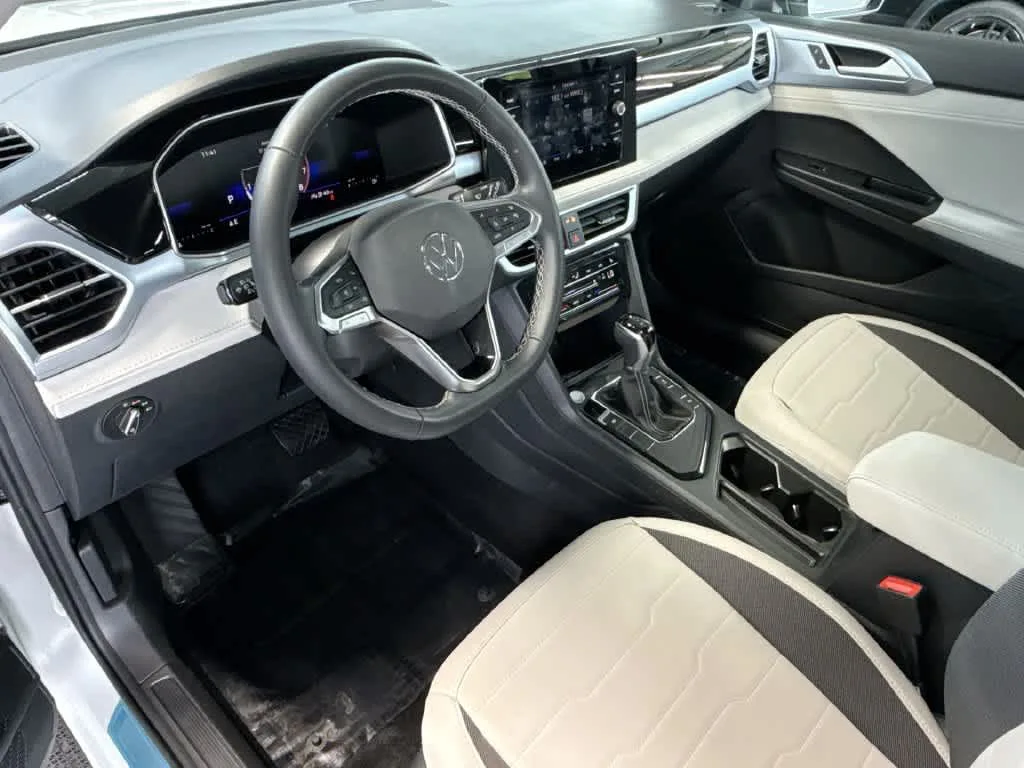 2026 Volkswagen Taos SE photo 13