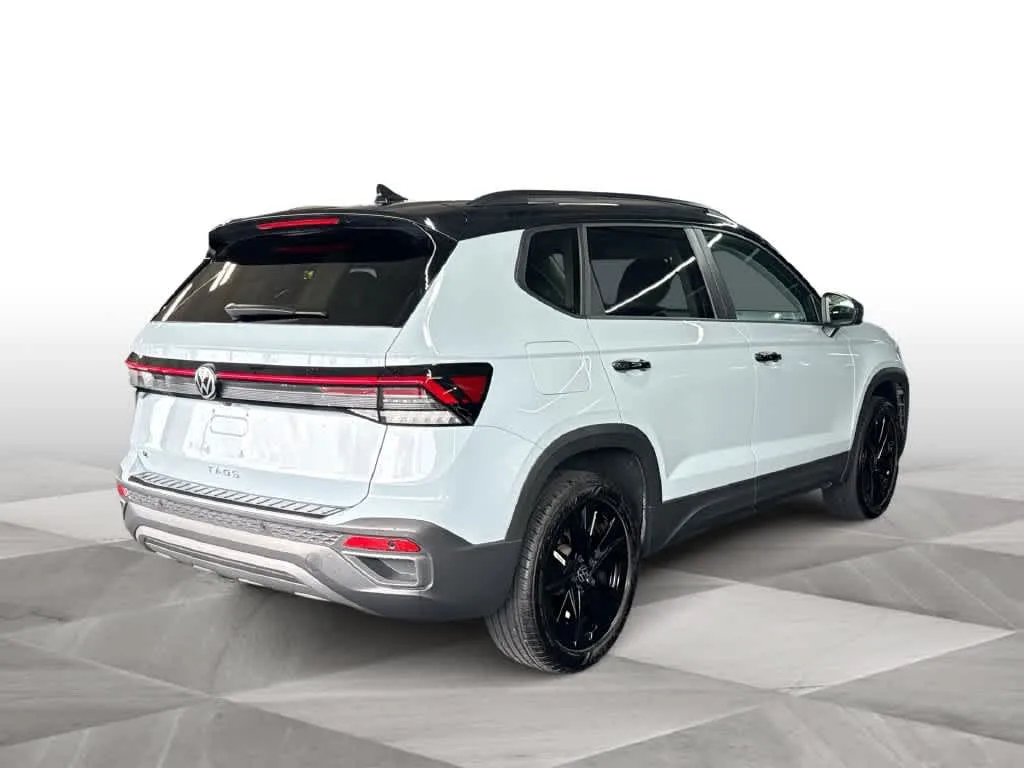 2026 Volkswagen Taos SE Black photo 8