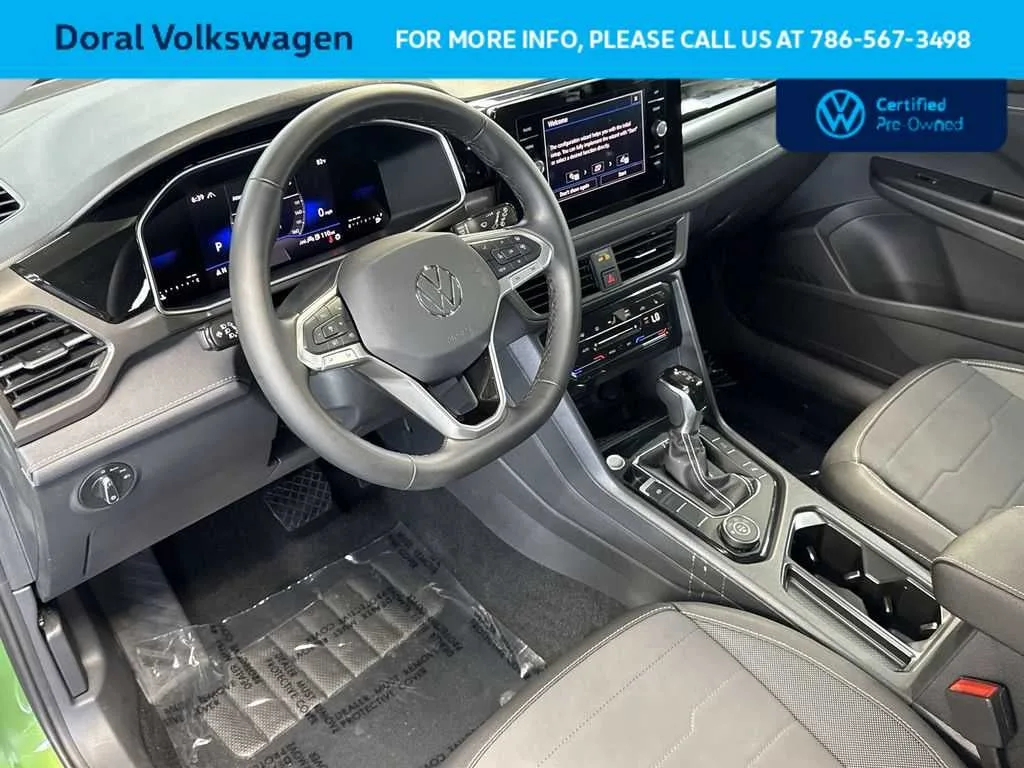 2025 Volkswagen Taos SE Black photo 13