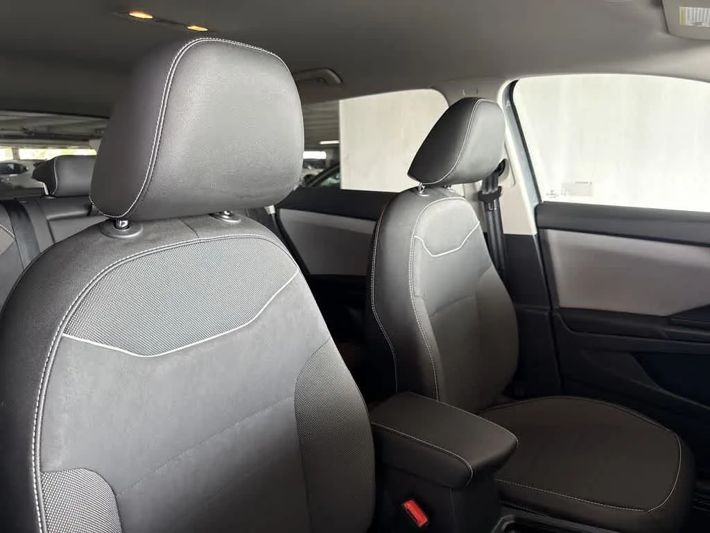 2023 Volkswagen Taos SE photo 27