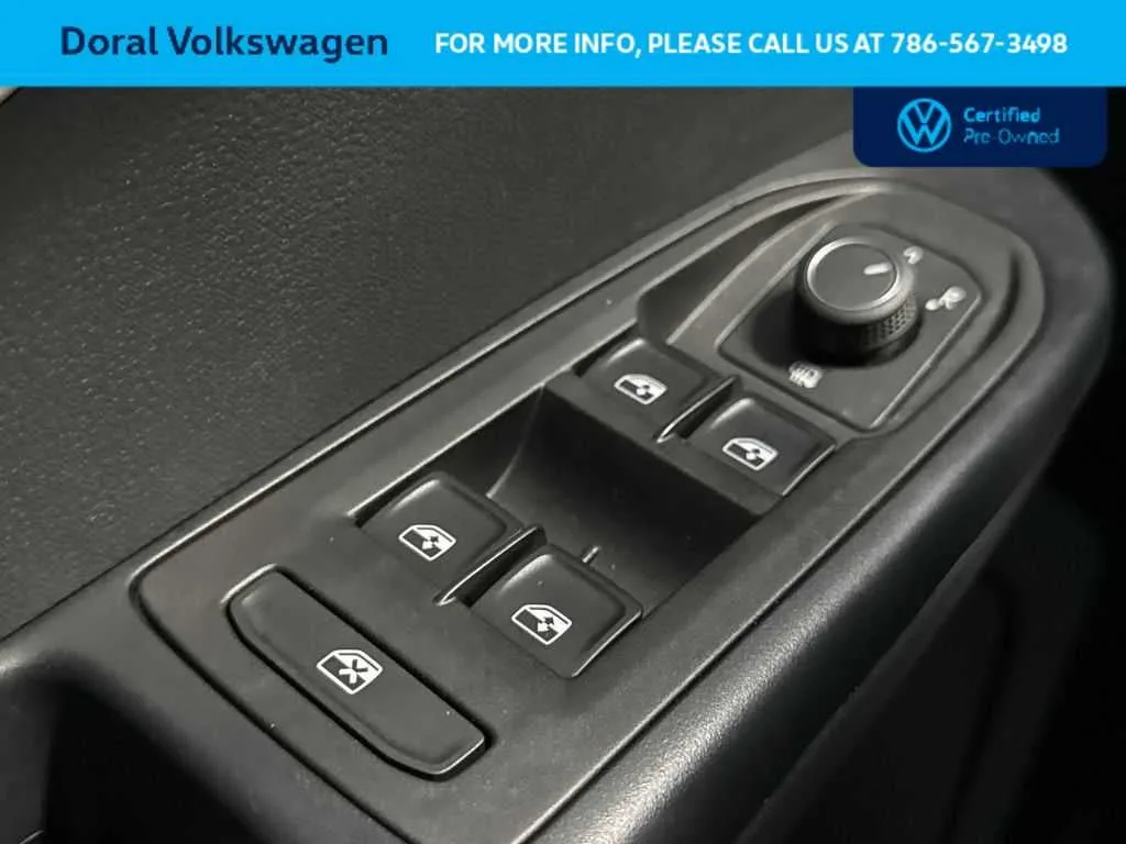2025 Volkswagen Taos SE photo 17