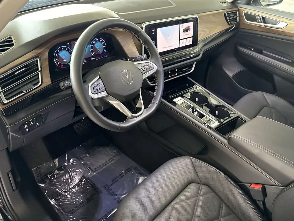 2026 Volkswagen Atlas 2.0T SE w/Technology photo 13