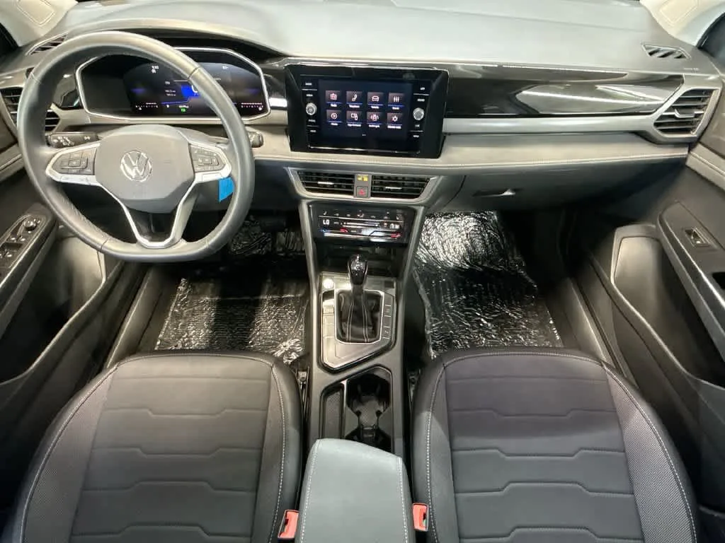 2026 Volkswagen Taos SE Black photo 23