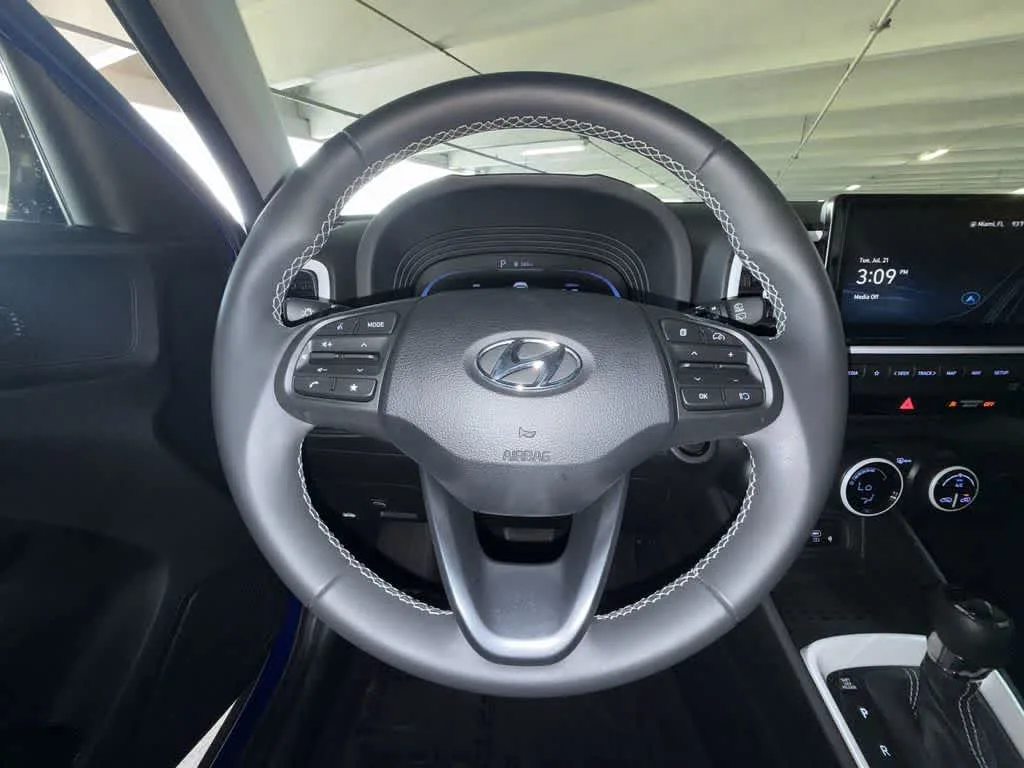 2024 Hyundai Venue Limited photo 15