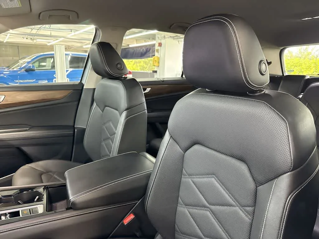 2024 Volkswagen Atlas 2.0T SE w/Technology photo 14