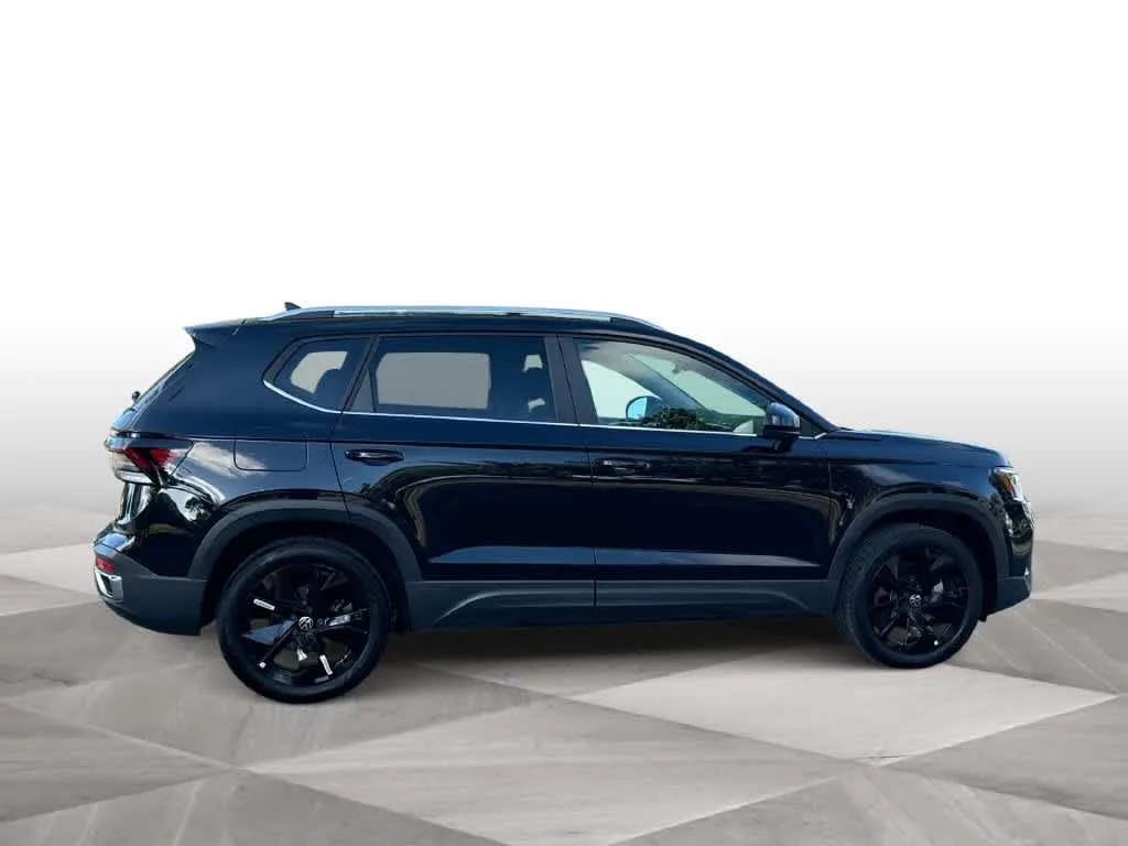 2026 Volkswagen Taos SE photo 9