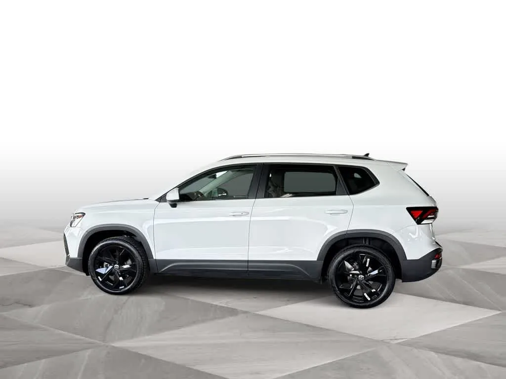 2026 Volkswagen Taos SE photo 5