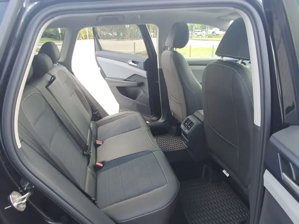 2024 Volkswagen Taos SE photo 31