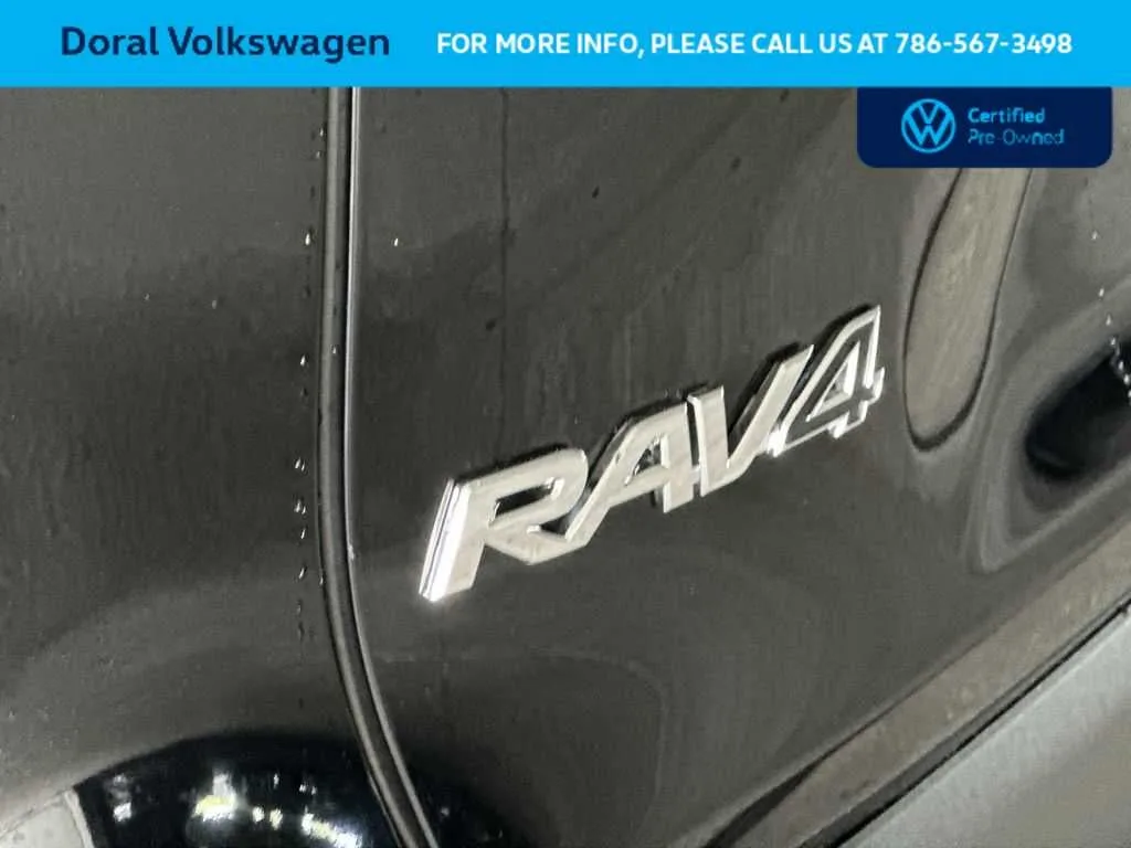 2025 Toyota RAV4 XLE photo 10