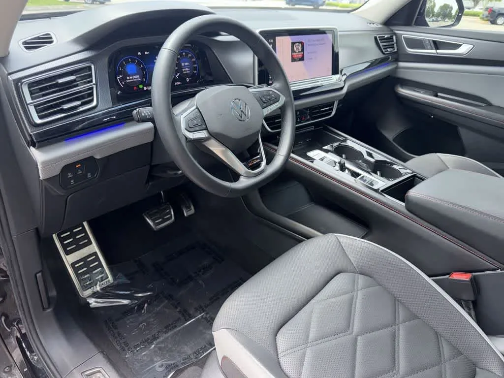2024 Volkswagen Atlas 2.0T Peak Edition SEL photo 13