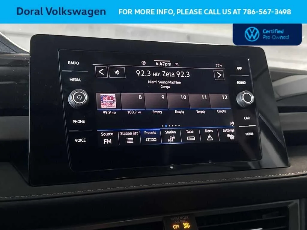 2025 Volkswagen Taos SE Black photo 18