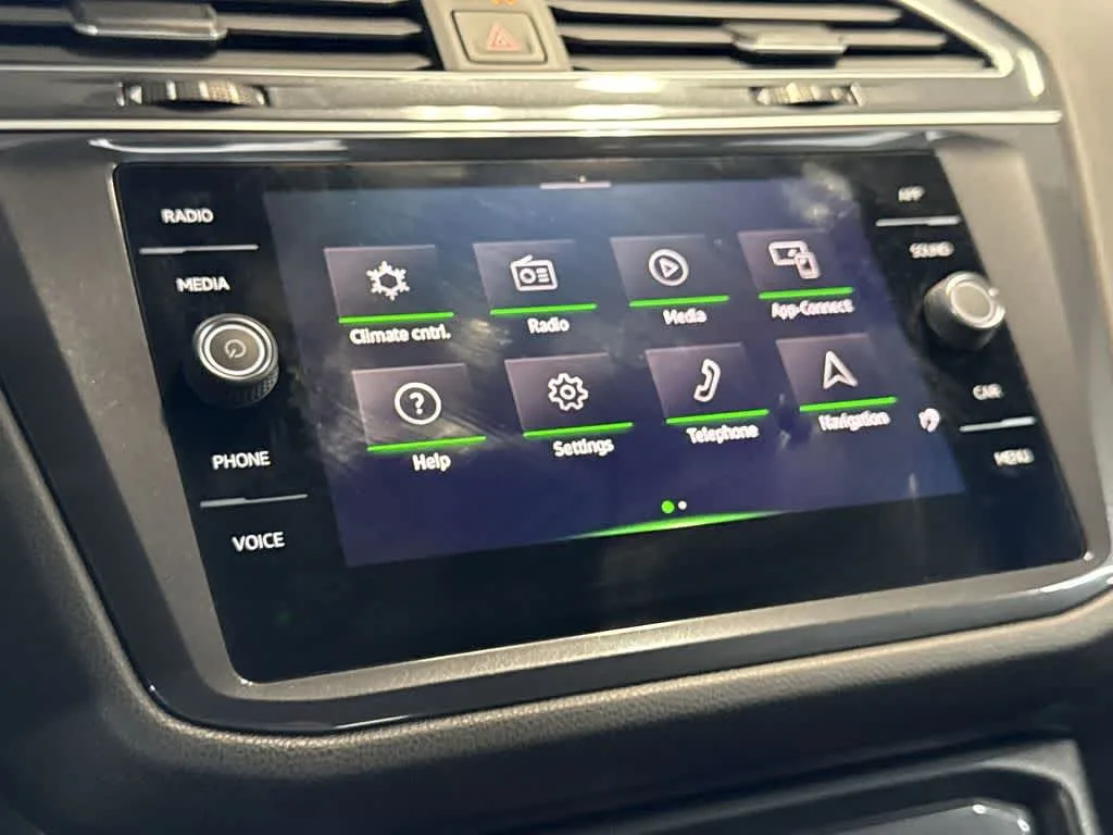 2023 Volkswagen Tiguan SE R-Line Black photo 17