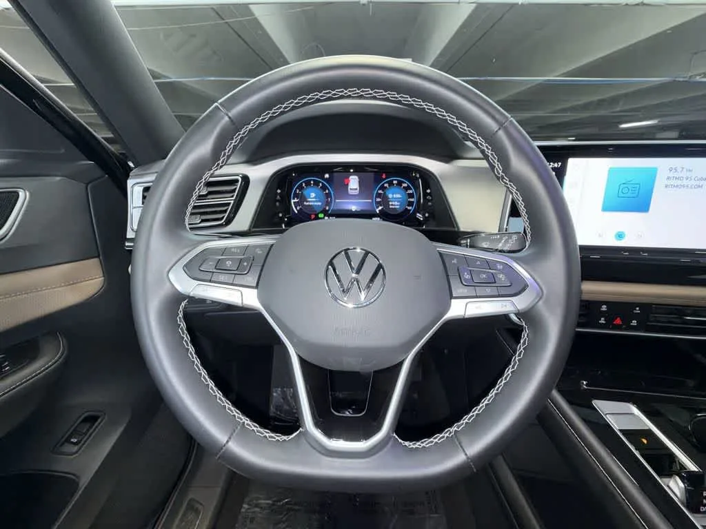 2026 Volkswagen Atlas Cross Sport 2.0T SE w/Technology photo 15