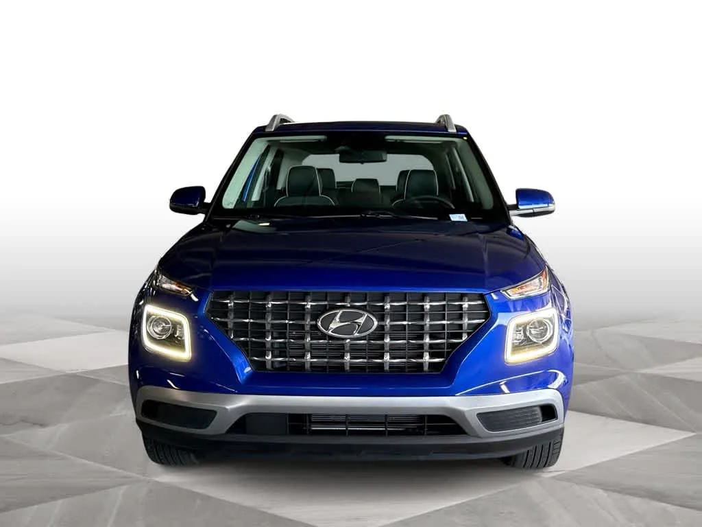 2024 Hyundai Venue Limited photo 3