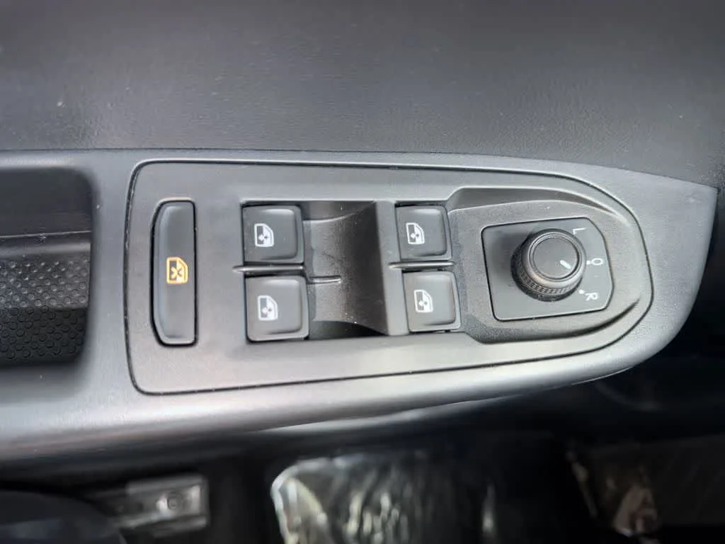 2024 Volkswagen Taos S photo 17
