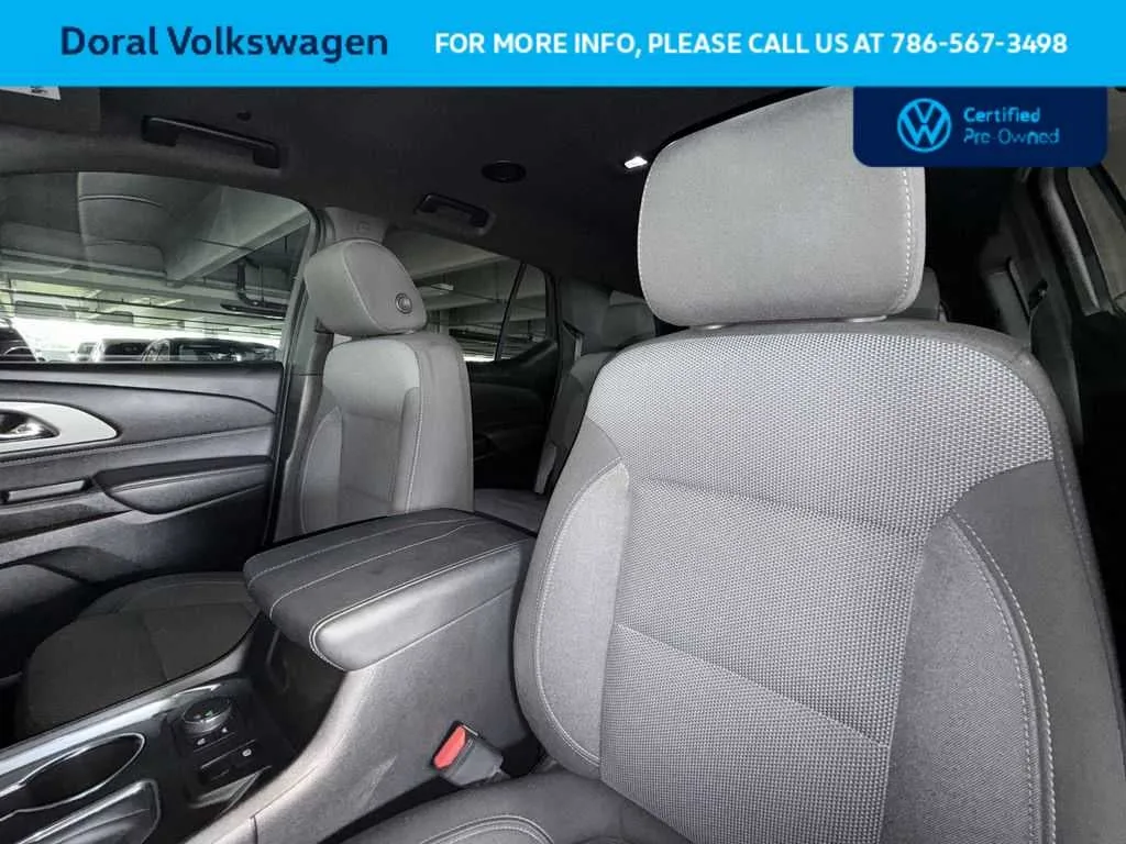 2023 Chevrolet Traverse LT Cloth photo 14